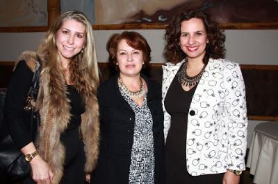 As arquitetas Claudia Pimentel Bueno, Dora Peixoto, vice presidente de convênios e benefícios da AsBEA-PR e Juliana Lahóz, diretora de relacionamento empresarial da AsBEA-PR