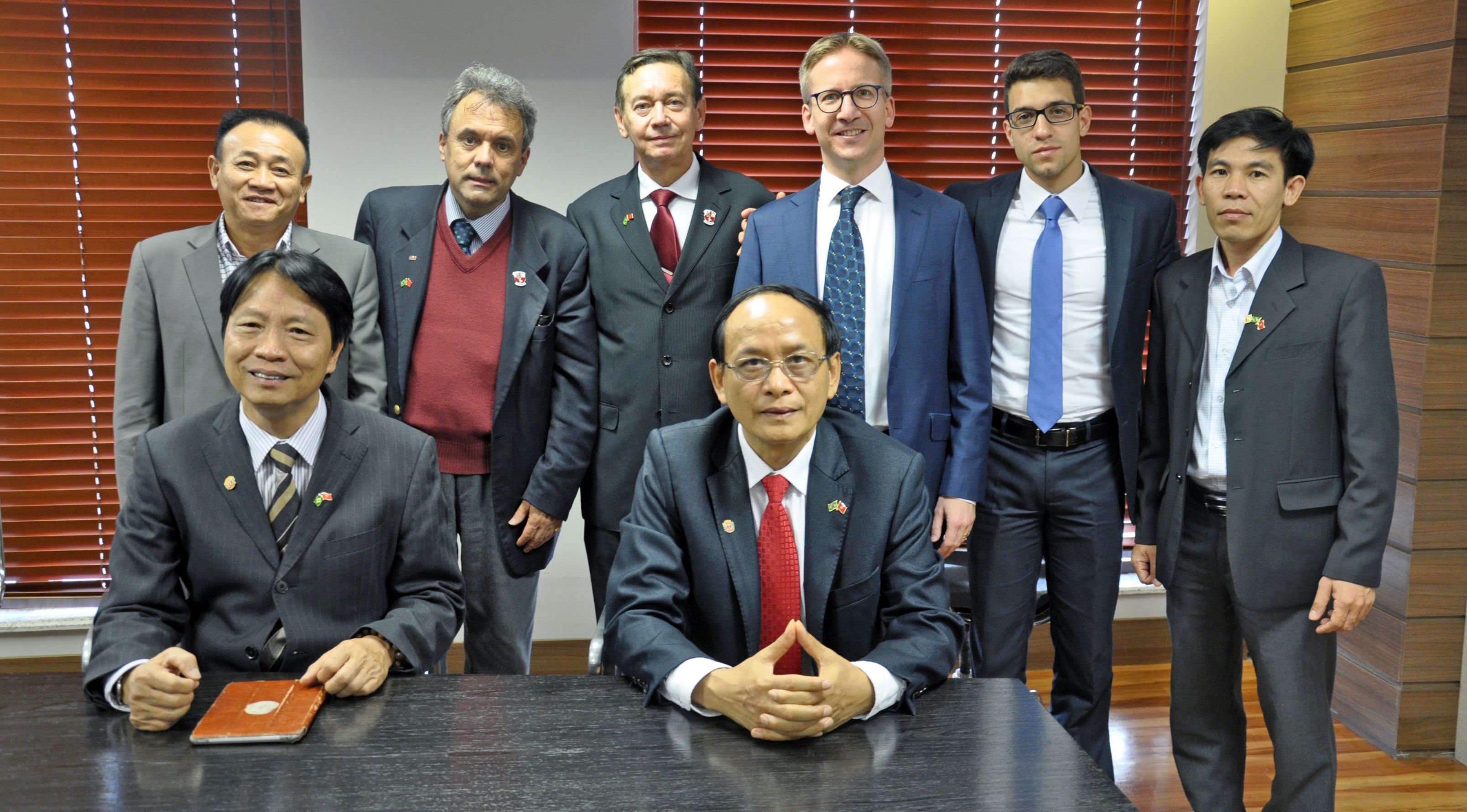 Missão do Vietnã e Kürten com os executivos da JMalucelli