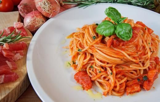 Um Spaghetti all’Amatriciana preparado como na Itália será o primeiro prato