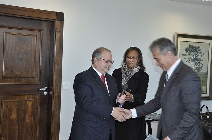 Akopov entrega credenciais a Acef Said em cerimônia no Palácio Iguaçu (Heloisa Rego)