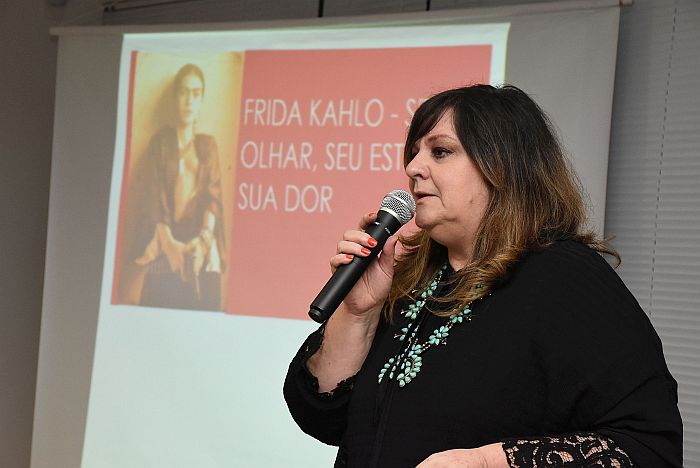 Márcia Caldas Vellozo Machado fala sobre o universo de Frida Kahlo em palestra para advogados