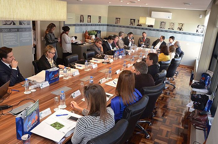 Diretores das CAAs dos três estados do Sul do Brasil participam de reunião no Edifício Maringá