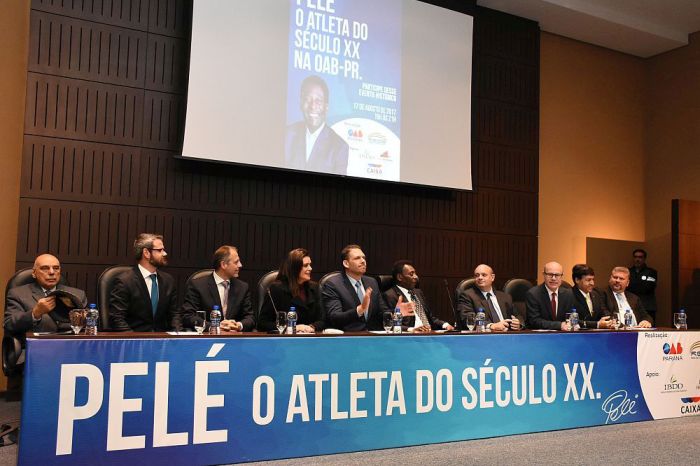 Presidente da CAA-PR compôs a mesa de abertura do bate-papo com Pelé