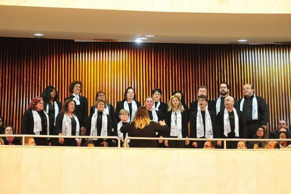 Primeira apresentação do Coral da CAA e OAB na Assembleia Legislativa do Estado homenageou advogadas - Foto: Pedro Oliveira/Alep