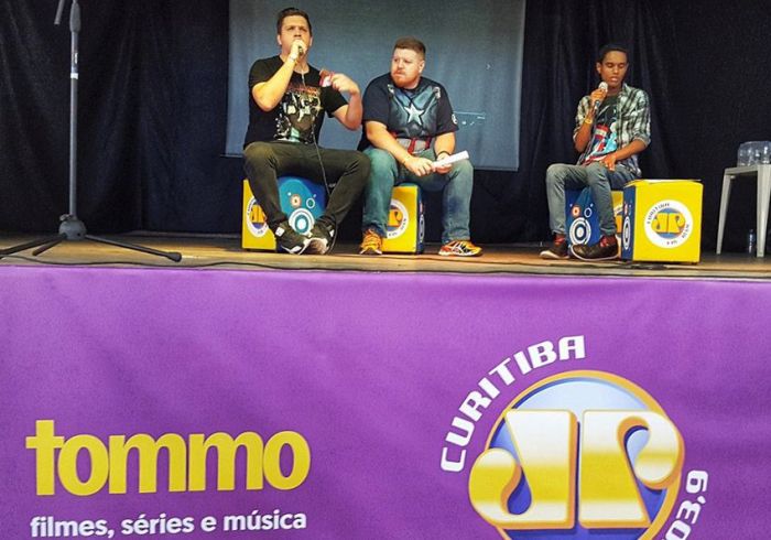 Da esquerda para a direita: Fernandinho, O Ruivo e Jhonas comandam o programa Tommo - Foto: Divulgação