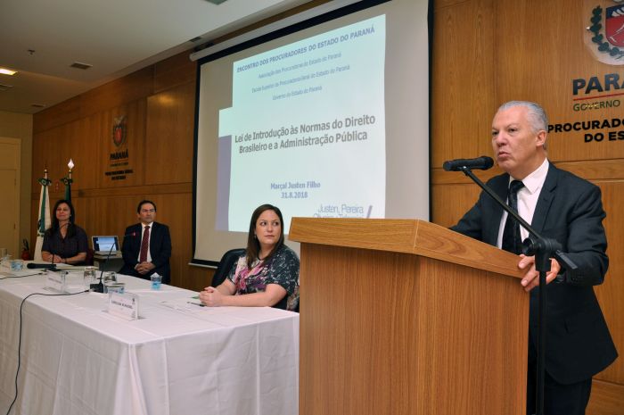Jurista Marçal Justen Filho fez palestra durante o evento - Foto: Letícia Rochael/Divulgação