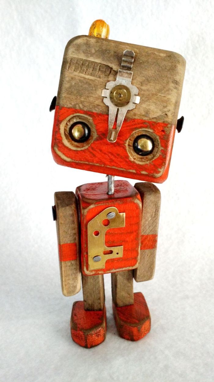 Cacos de madeiras vão se transformar em divertidos robôs - Foto: Divulgação 