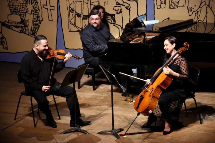 Piano, violino e violoncelo tocam sonatas e obras clássicas - Foto: Bebel Ritzmann