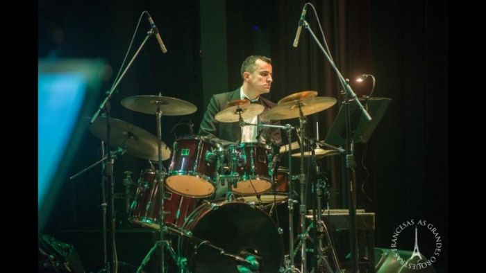 O baterista Luis Rolim, do grupo Otávio Augusto Quarteto, que toca sexta na casa - Foto: Divulgação