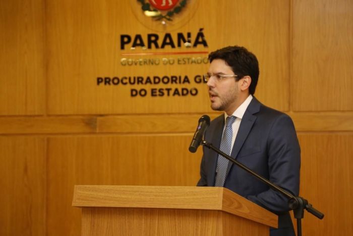  o vice-presidente Fernando Alcântara representou a APEP na cerimônia de posse de dez novos procuradores - Foto: Divulgação 