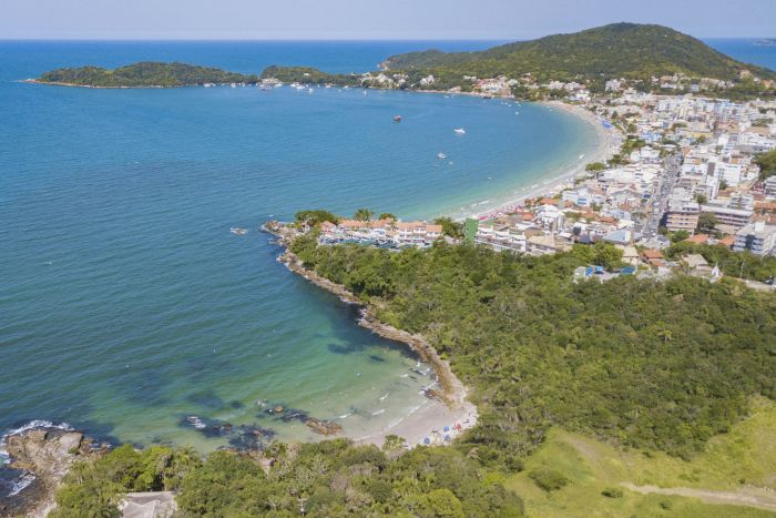 As praias de Bombinhas são de uma beleza natural de tirar o fôlego - Foto: Divulgação