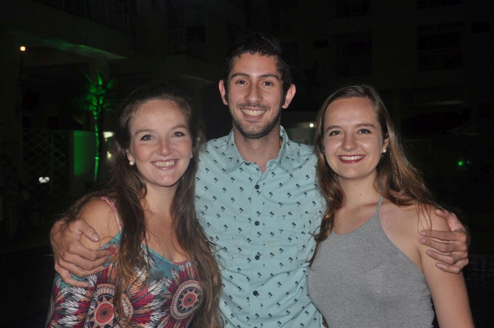 Representantes da Troupe Tartacircus responsável pela recreação infantil do Summer Beach