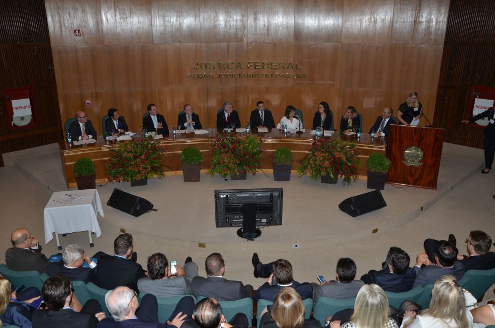 Mesa de autoridades da cerimônia de posse da Apajufe (Bebel Ritzmann)