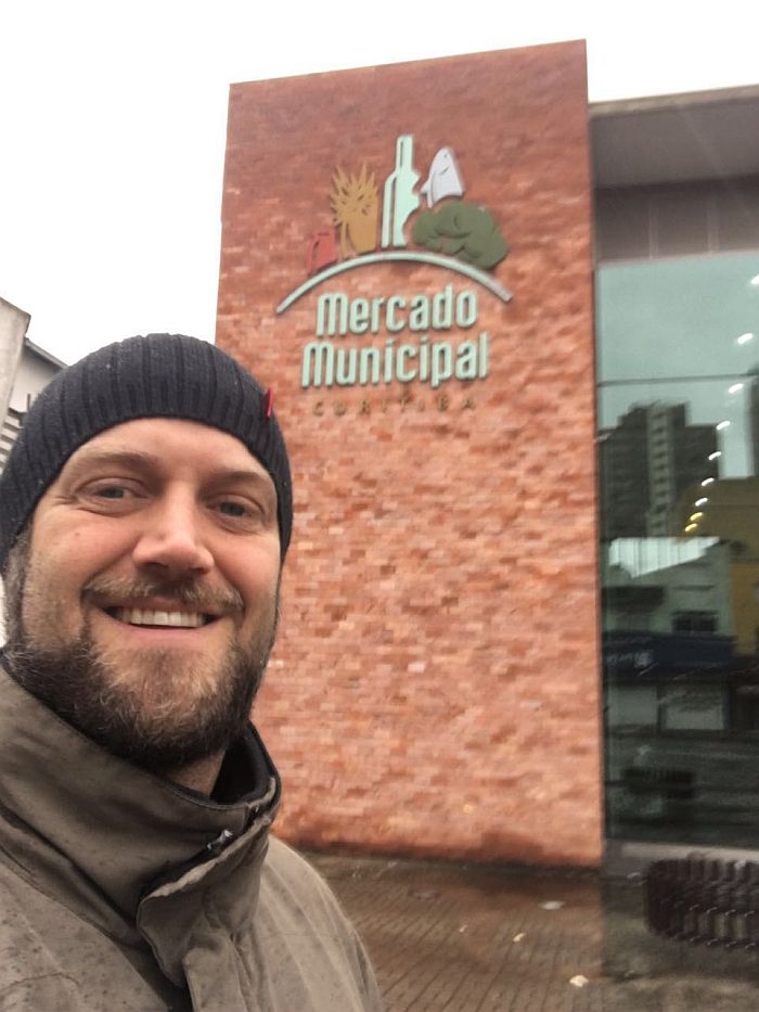 O Chef Luciano Muradas também fez uma visita ao Mercado Municipal de Curitiba (Divulgação)