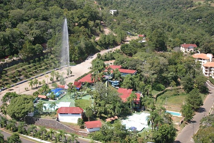 Chafariz de água natural de Piratuba encanta os turistas que visitam cidade (Divulgação)