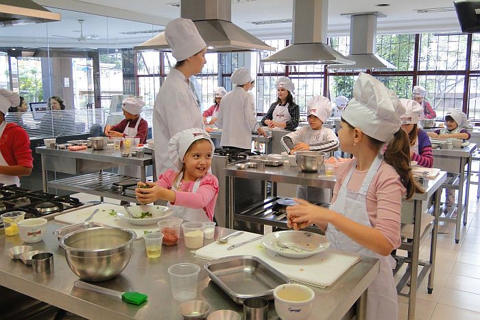 Escola de gastronomia abre curso de férias para crianças e pré-adolescentes