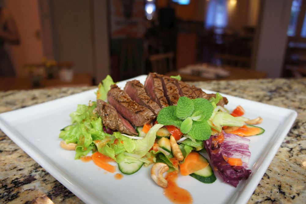 Fabio Menezes ensina preparo da Thai Beef Salad